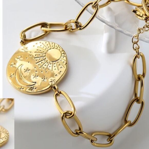 #33 Gold Moon/Star Pendant Necklace - Picture 5 of 9